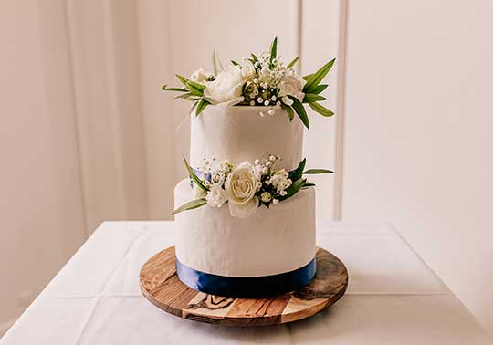 A two tier wedding cake